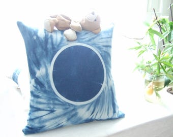 Natural indigo cushion cover in organic cotton and linen, hand dyed in blue and white tie dye shibori, square 37x37cm - 17"x17"