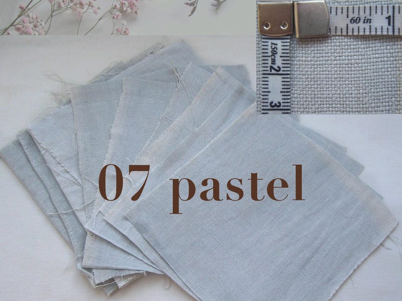 Un coupon de tissu vert pale plié, portant le texte "07 pastel". Un ruban à mesurer est visible en haut, indiquant la densité du tissu.
Coupon de tissu ancien teint avec des plantes pour réaliser des broderies, patchwork, créations textiles.
Création et fabrication en France de Dyeing2meetu sur Etsy