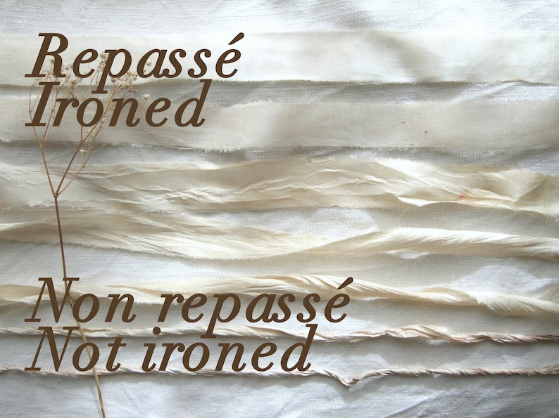 May include: Several strips of off-white fabric ribbon arranged horizontally. The top two strips are smooth and flat, while the bottom three strips are wrinkled and textured. The text "Repass&eacute; Ironed" and "Non repass&eacute; Not ironed" is overlaid.