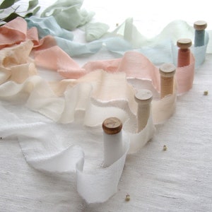 Ruban soie crêpe georgette en teinture naturelle blanc / ivoire / champagne / rose / bleu / vert pale, bord brut, H 16 à 100mm L 1,4 ou 2,8m