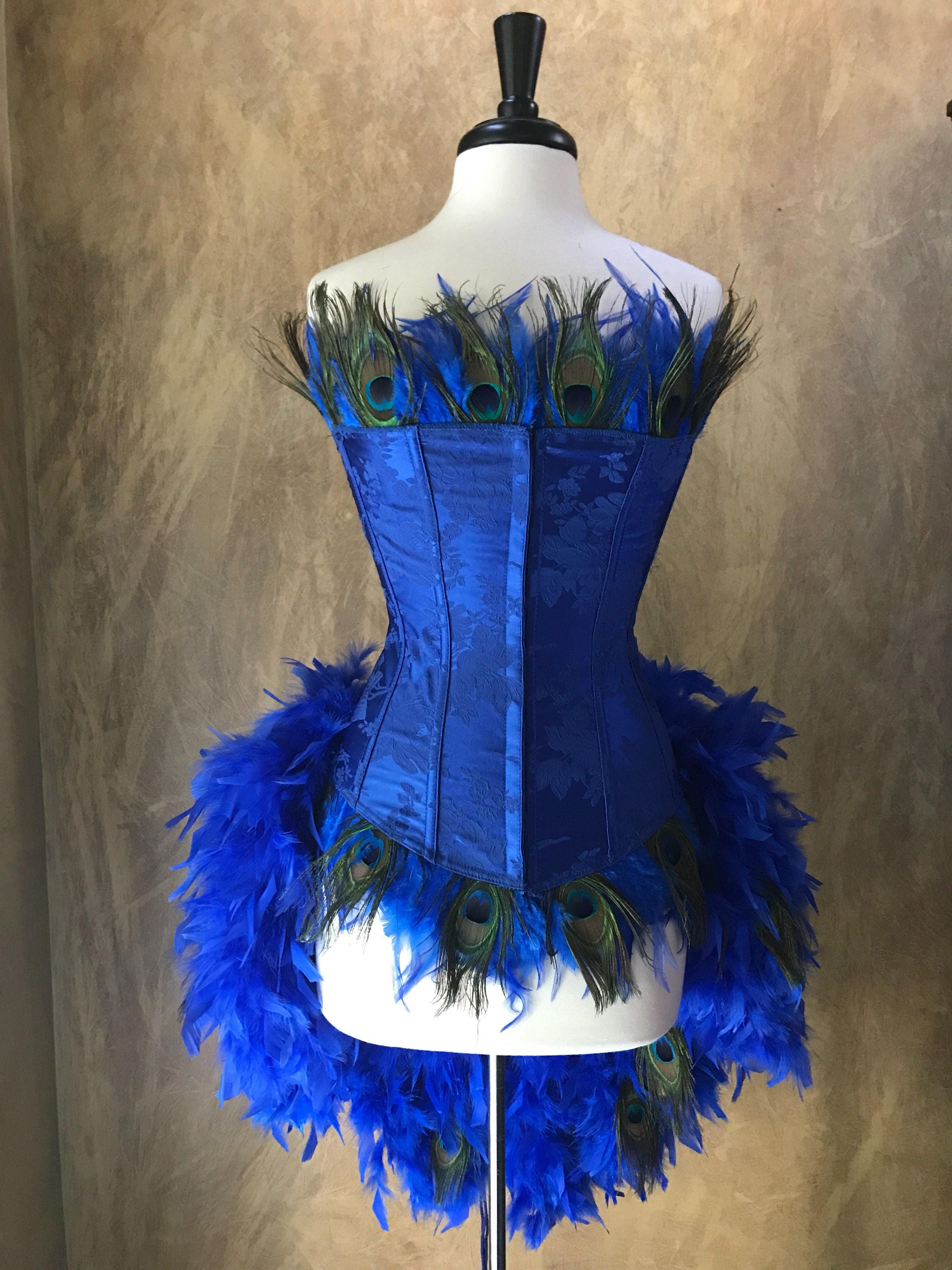 Disfraz pavo real con corse negro, plamas de pavo real, falda tul azul y  mochila de plumas azules.