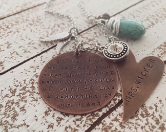 Collar estampado a mano de regalo de la semana de apreciación del maestro con nombre personalizado