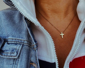 Small cross necklace in gold, rose gold and silver