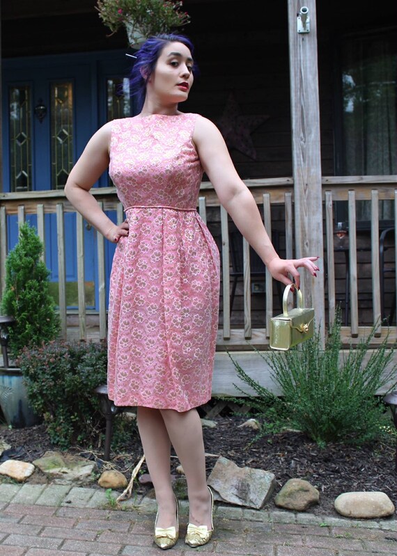 1950's pink & gold lace sleeveless dress wiggle d… - image 2