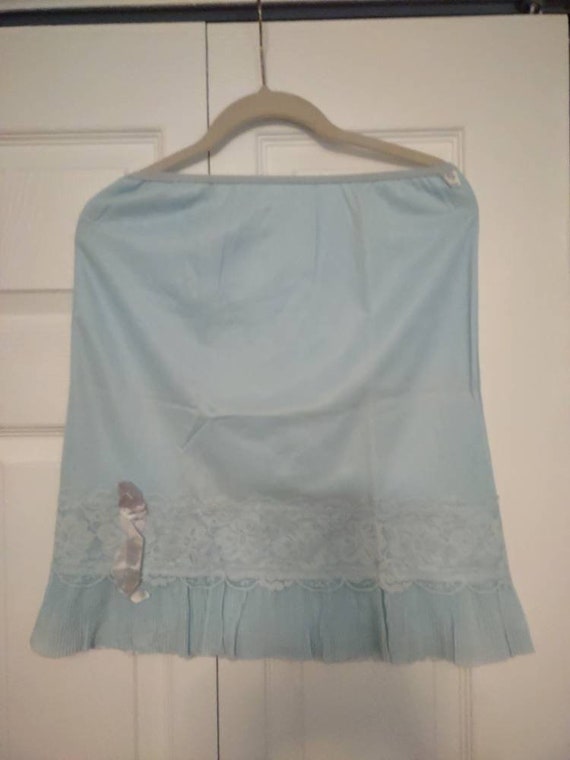 Light Blue NWT Size Medium Fancy Half Slip Lingeri