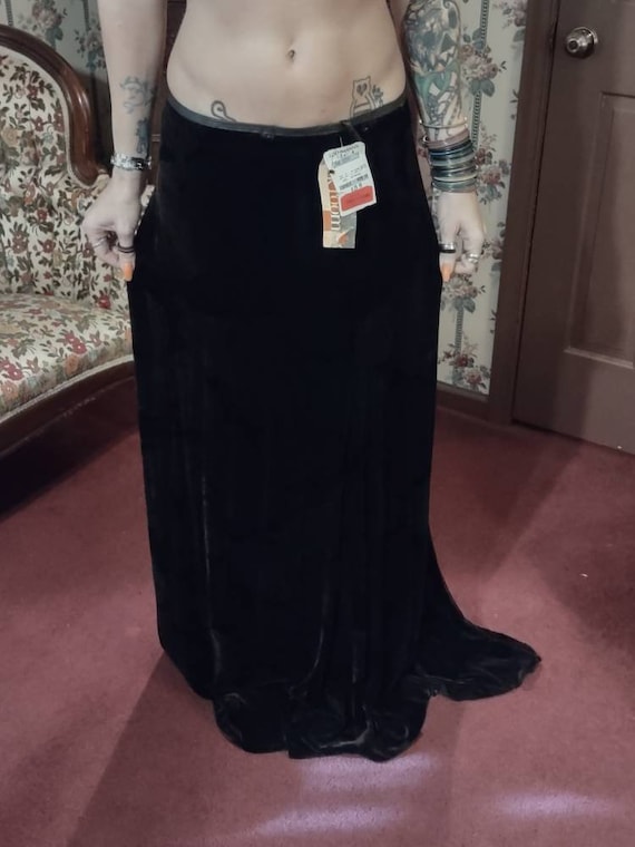 Black velvet top skirt designs