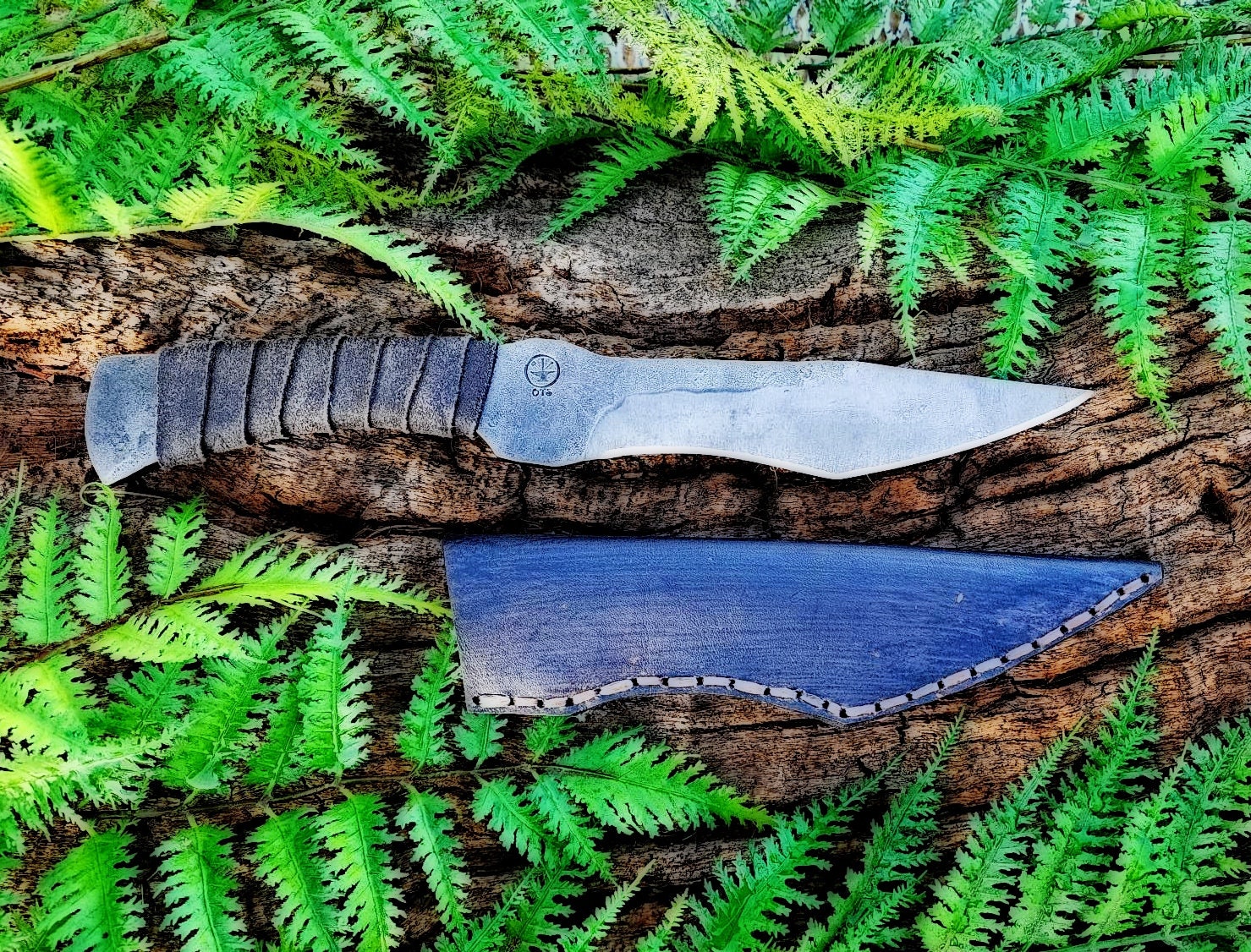 Integral utility recurve field knife