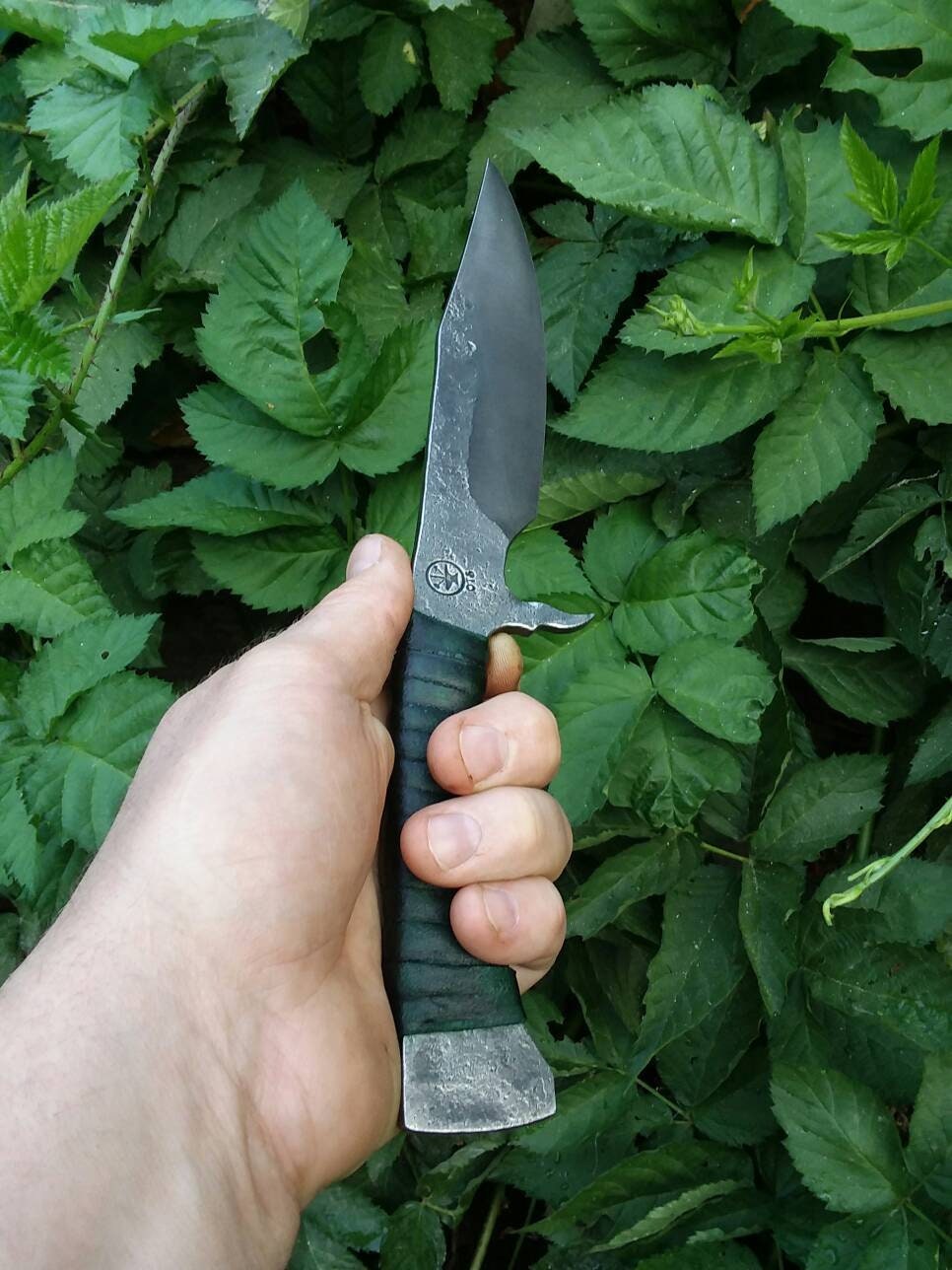 Integral guarded field knife and sheath hand