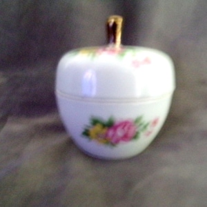 Vintage Floral Design Ceramic Trinket Box