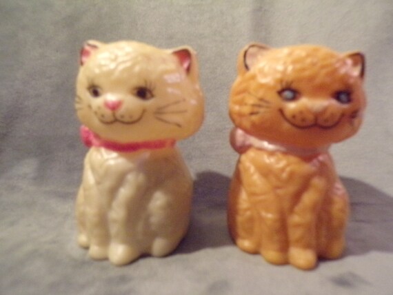 Vintage Hard Plastic 1950 Cat  Salt and Pepper Shaker