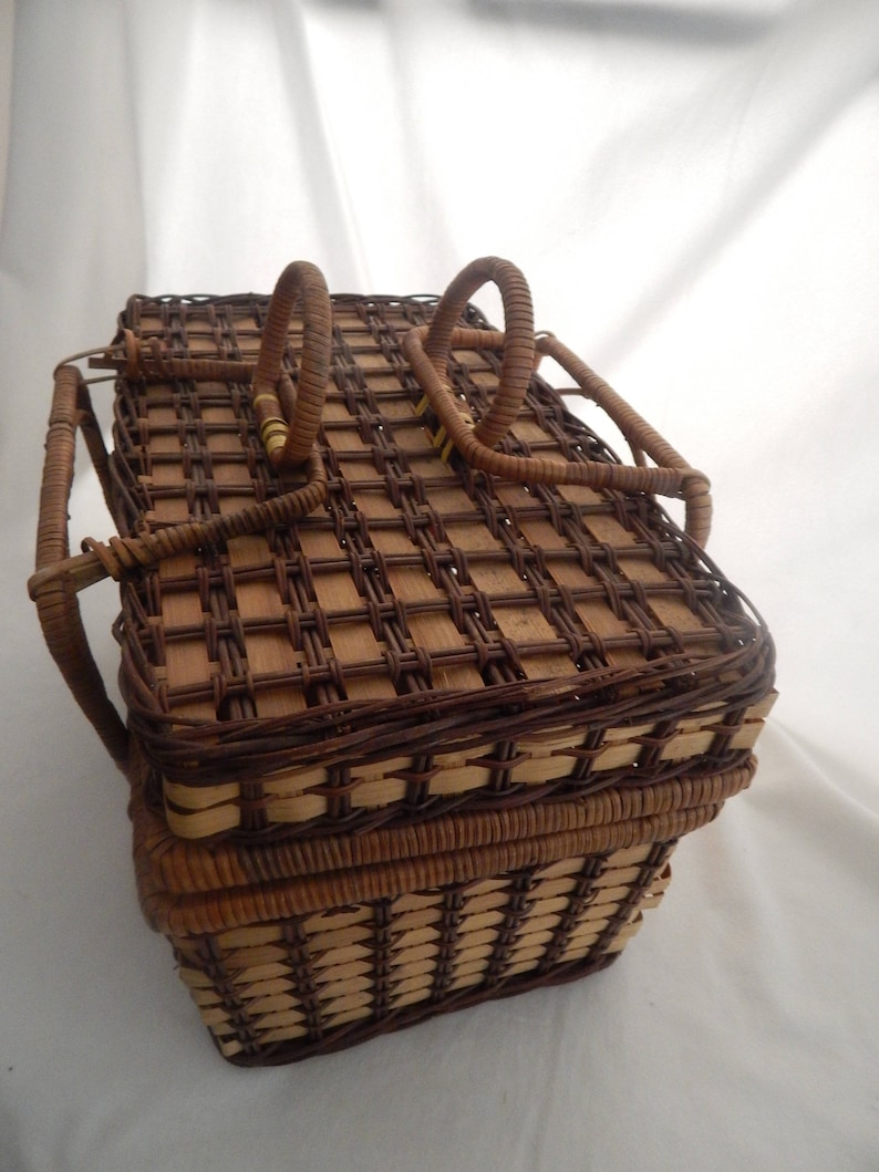 Vintage 1960's Wicker Picnic Basket With Lock Handle Etsy