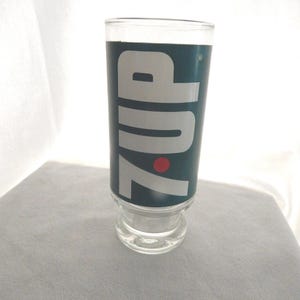 Vintage 7UP  Glass The Uncola Wet & Wild 1965
