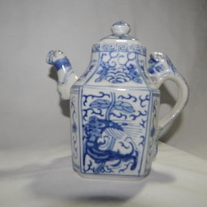 Vintage Asian Oriental Blue and White Dragon Pattern Tea Pot