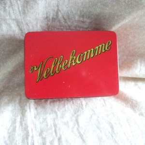 Vintage Velbekomme tin made in Hong Kong