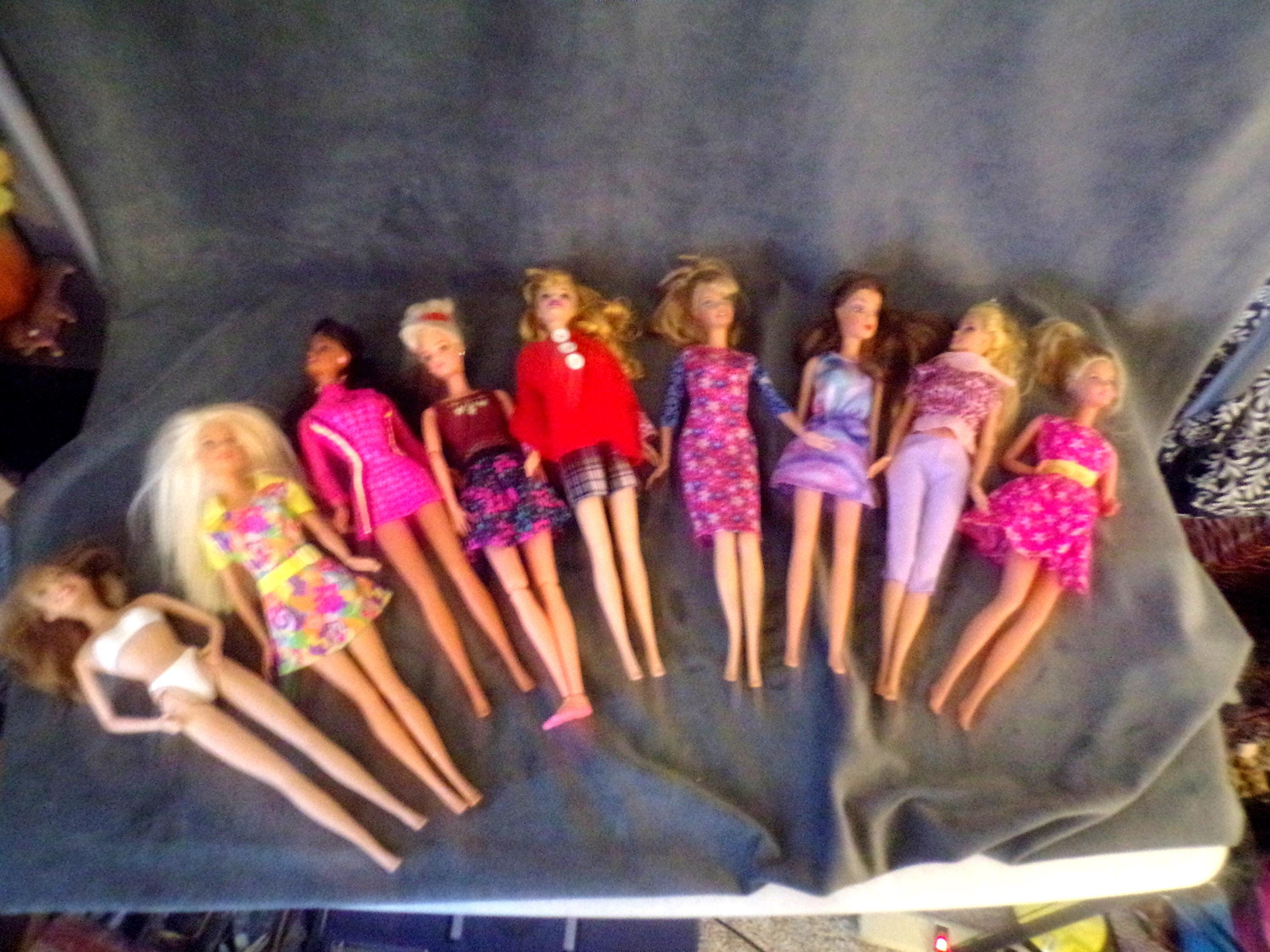 Lot de 9 poupées Barbie Mattel vintage assorties avec accessoires - France