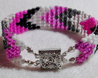 Hot Pink, White and Black Chevron  7-1/2-inch/19 cm Woven Beads Bracelet