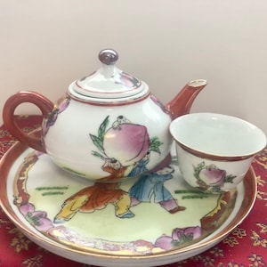 vintage Chinese MINI TEA SET Fitted Brocade Box - Kids carrying a Peach - Teapot/6 cups/Tray Gs3D-26