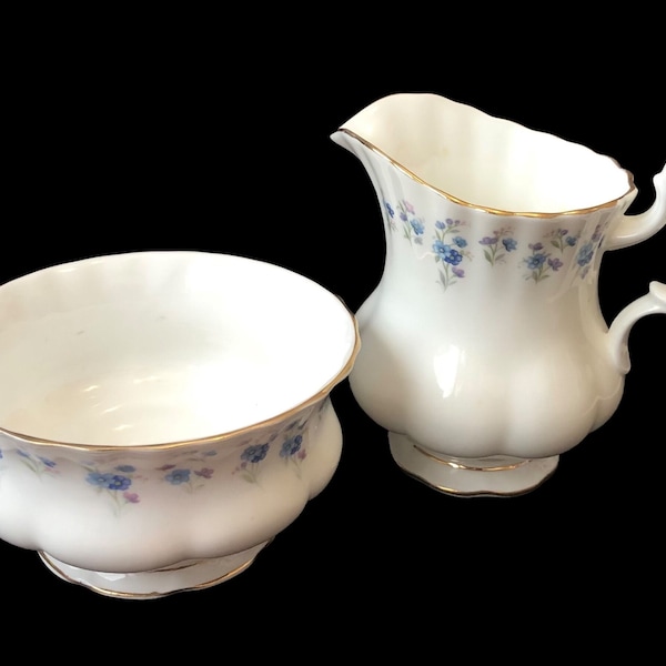 ROYAL ALBERT SET cream & sugar  "Memory Lane" Forget-Me-Nots Gs1A-121