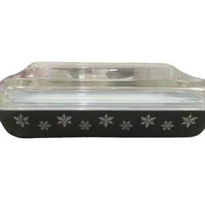 1950's PYREX BLACK Matte CASSEROLE with Snowflakes and Lid #548B Rectangle 1.25 Qt GsP-19