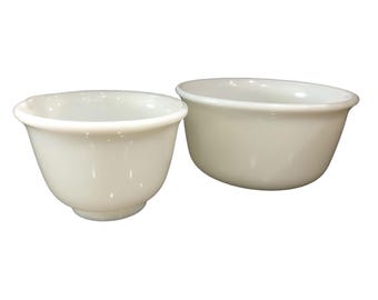 Vintage Hamilton Beach Milk Glass Mixing Bowls: Set of 2