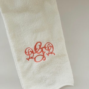 Monogrammed Scallop White Bath Hand Wash Cloth Towel Bathroom Monogram