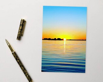 Paysage marin de carte postale standard, océan au coucher du soleil