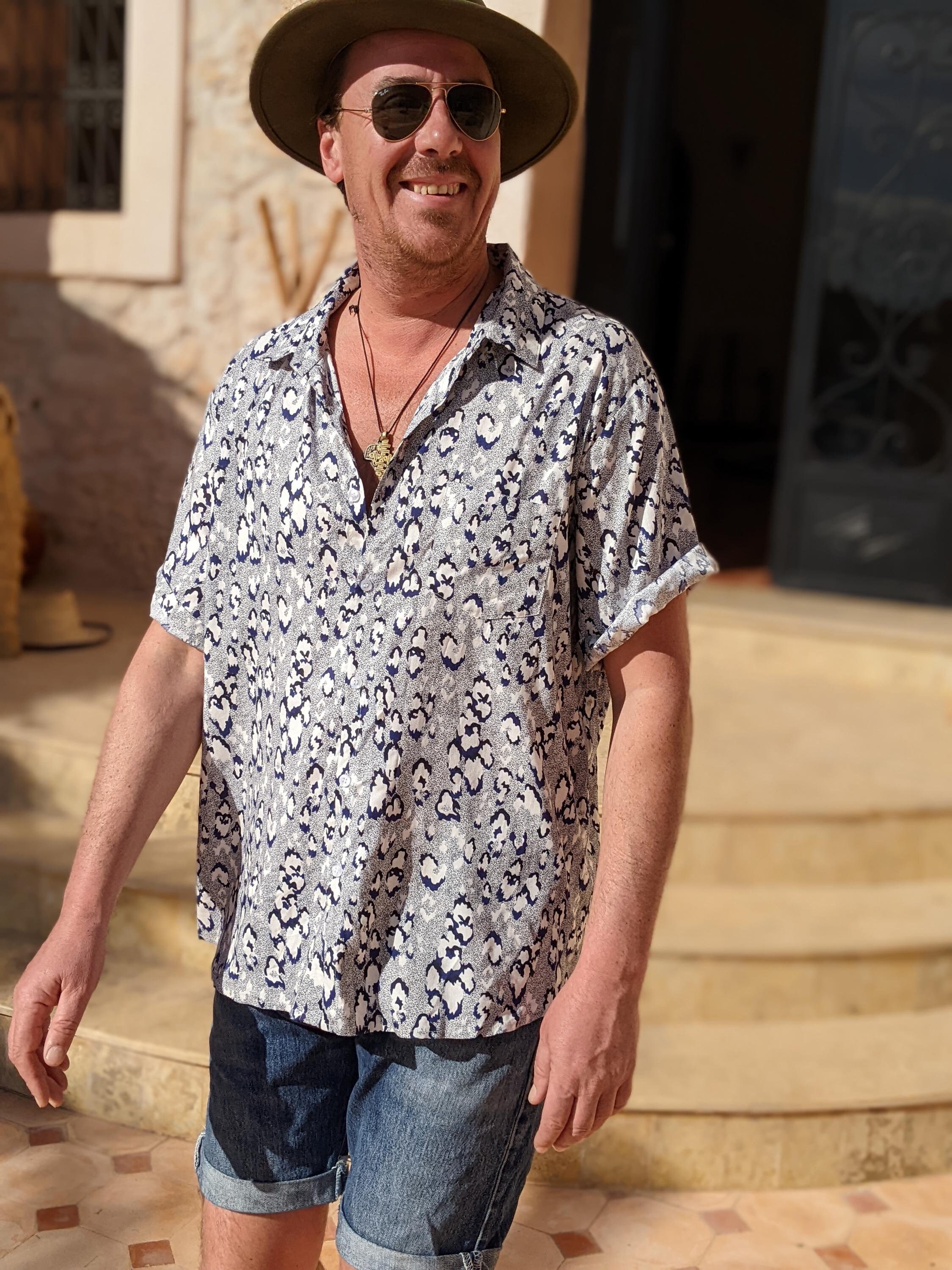 Camicia da uomo a maniche corte in viscosa, stampa leopardata, vestibilità comoda - Italia