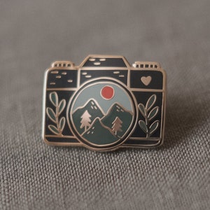 Camera Enamel Pin | Camera Floral Pin, Film Camera Pin, Photo Enamel Pin, Gifts for Photographers, Camera Film Pin, Photographer Pin