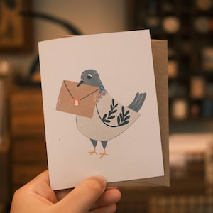 Pigeon Snail Mail Carte De Vœux | Carte Thinking of You, Cartes vierges, Carte confortable, Carte hygge, Jolie carte de voeux, Carte de tous les jours