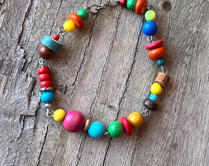 Handmade Mixed Medium Hippie Bracelet, Colorful Beaded Wrist Jewelry, Lightweight Wire-Linked Bracelet for Her, Summer-Inspired Jewelry