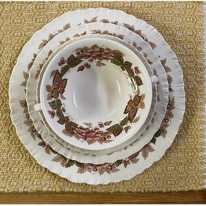 Wedgwood &quot;Wildbriar&quot; English Creamware (1957)