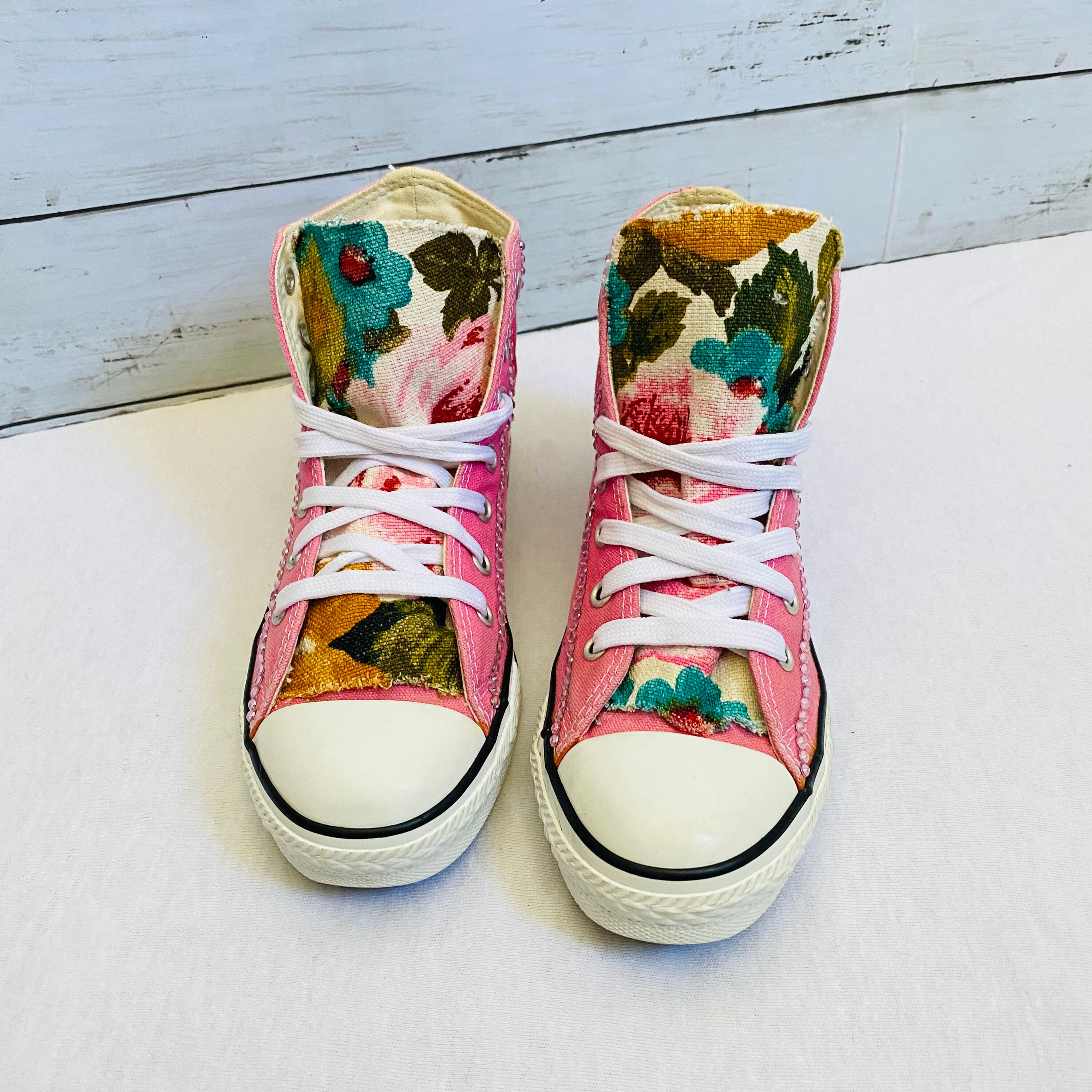 converse with little flowers