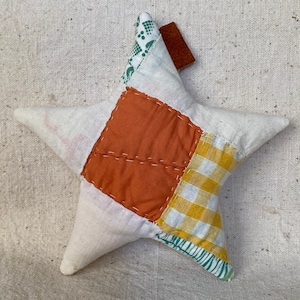 5 1/2&quot; Christmas Star Accent Pillow ~ Quilted Star Bowl Filler ~ Vintage Quilt Top Star Pillow ~ Cutter Quilt Upcyle ~ Accent Christmas Star