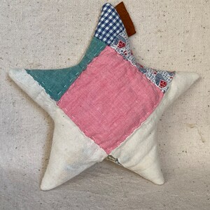 5 1/2&quot; Christmas Star Accent Pillow ~ Quilted Star Bowl Filler ~ Vintage Quilt Top Star Pillow ~ Cutter Quilt Upcyle ~ Accent Christmas Star