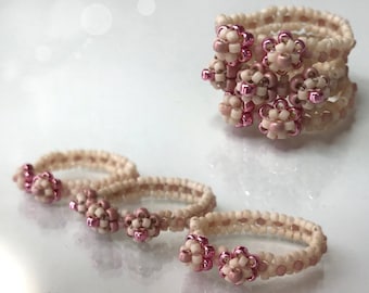 Tiny Flower Ring beading tutorials and patterns, stacking rings, stackable rings beading tutorial, stackable rings beading pattern