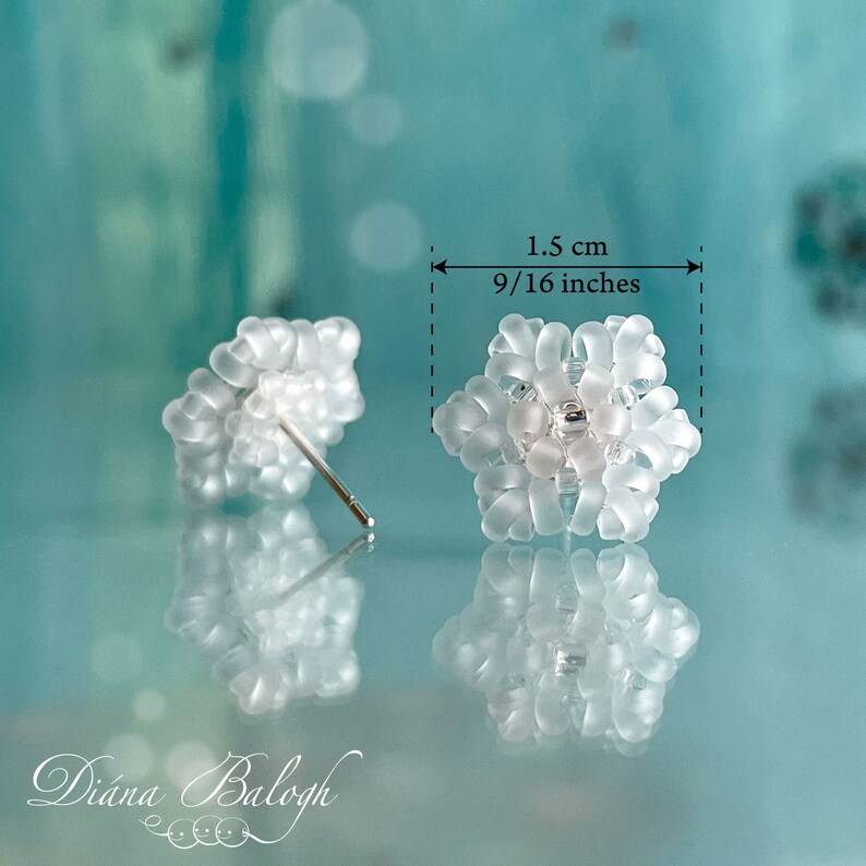 frosted snowflake beading pattern and tutorial diasjewelryshop, winter earrings, ear studs by diana balogh