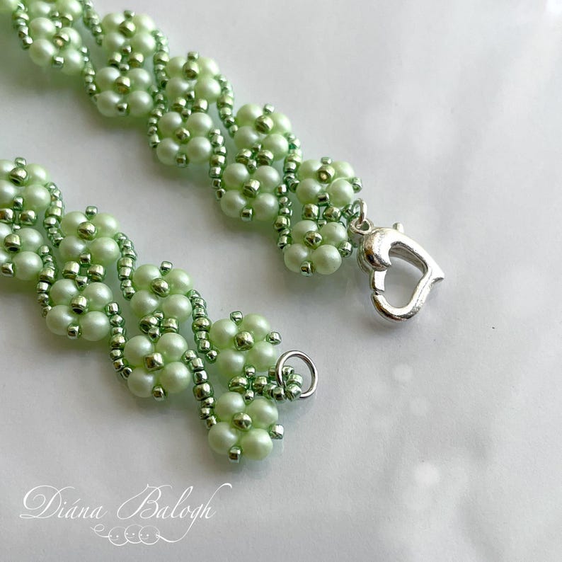 green bracelet, flower bracelet, summer bracelet, twisted bracelet, diagonal flower bracelet beading pattern and tutorial