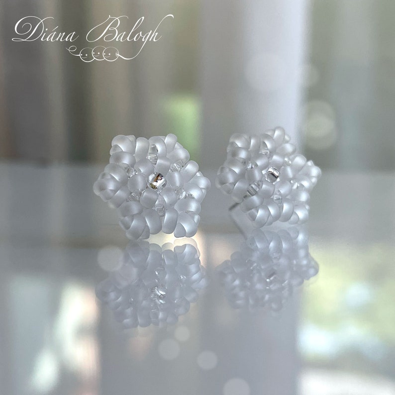 Snowflake stud earrings beading tutorial and pattern