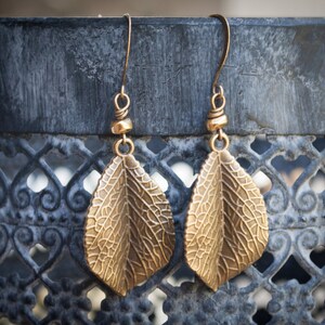 Brass leaf earrings, leaf jewelry, gold earrings, boho jewelry, nature earrings, gifts for her, fall jewelry, fall trends