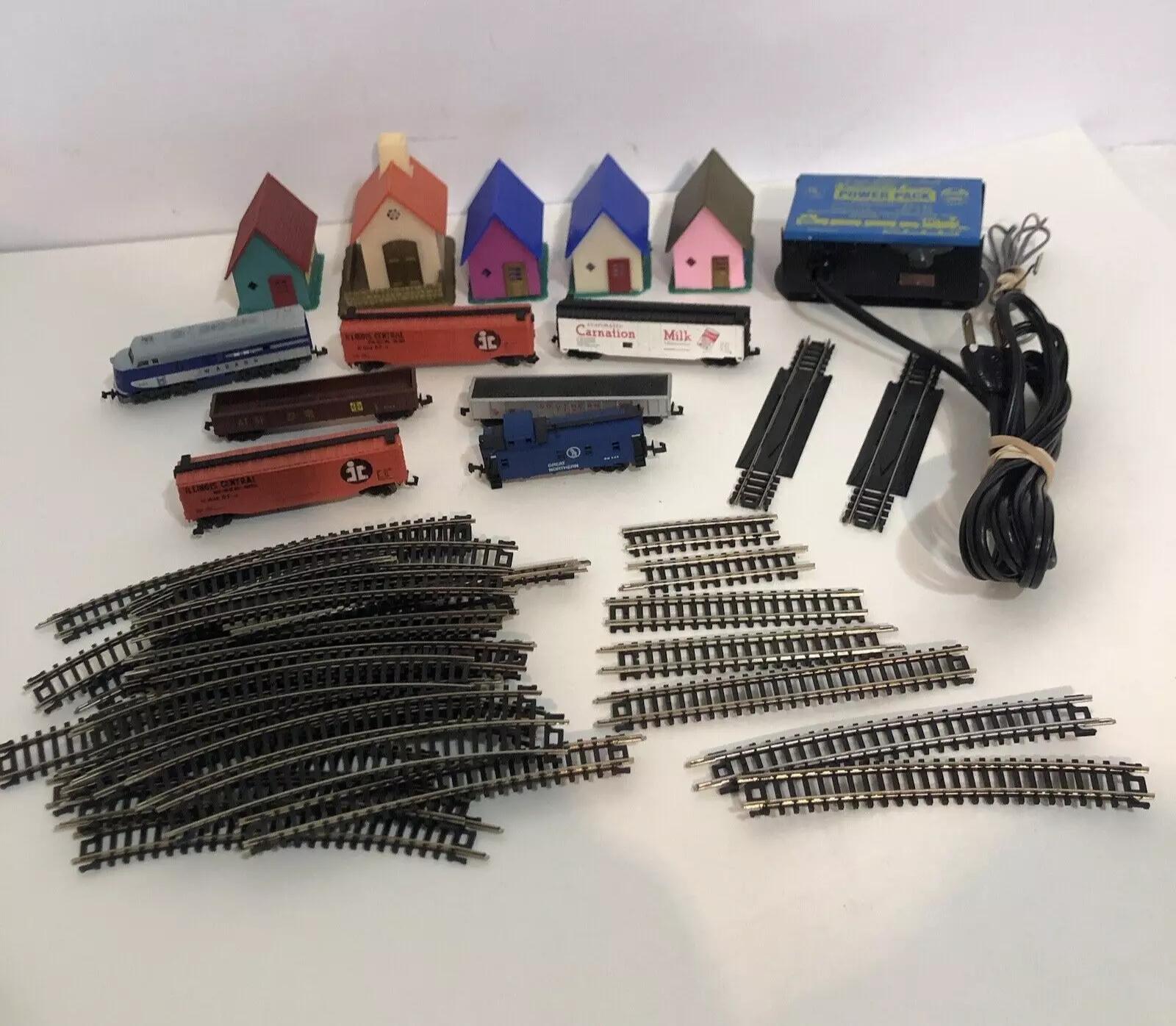 Thunder Line N Scale Train Set - Power Pack, 7 Cars, 5 Buildings, 34 tracks