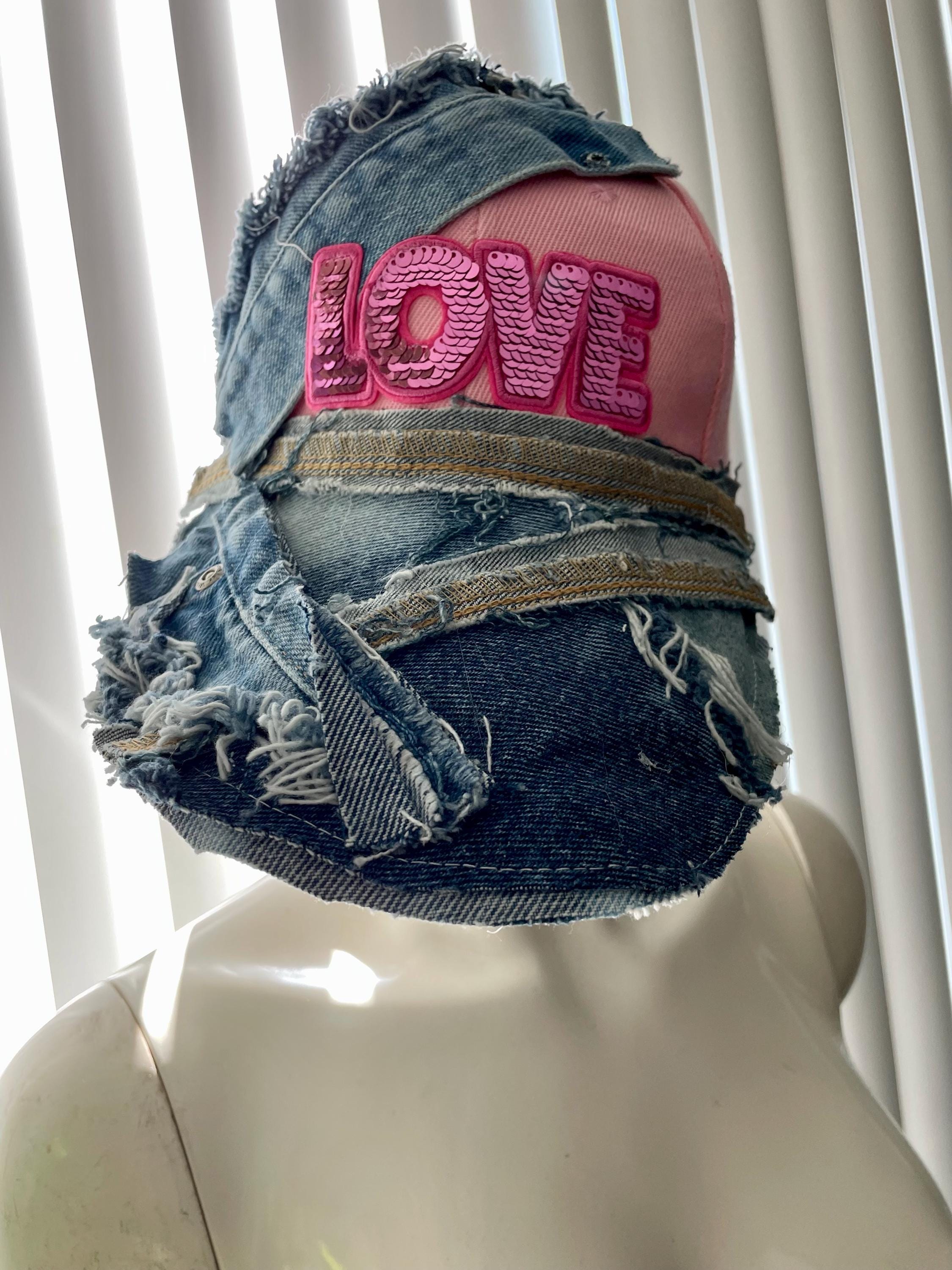 Gorra ajustable con denim recuperado