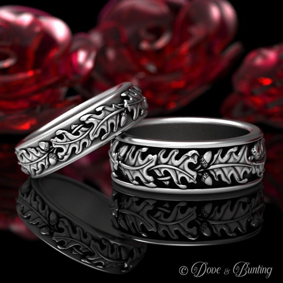 Motiv: Hochzeit - Silberne Ringe auf Blatt