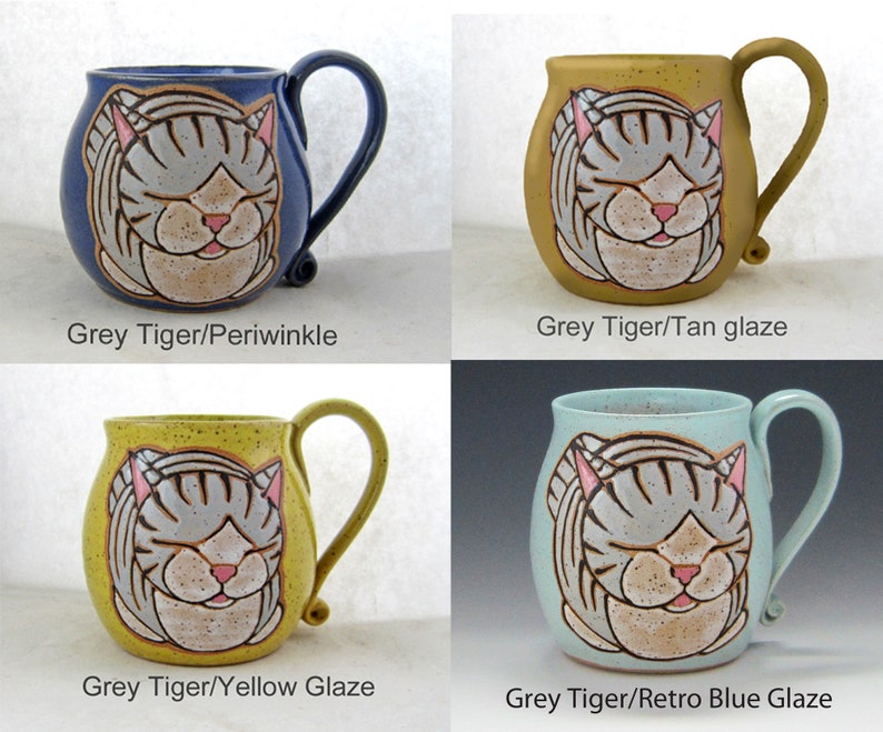 Pode incluir: Quatro canecas de cer&acirc;mica com desenhos de gatos cinzentos e rosa. As canecas s&atilde;o esmaltadas em azul-p&aacute;lido, bege, amarelo e azul retr&ocirc;. Cada caneca tem uma al&ccedil;a curva. O texto nas canecas diz "Grey Tiger" e a cor da esmalta&ccedil;&atilde;o.