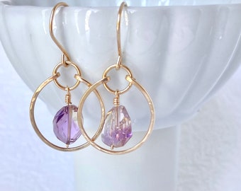 Pendientes Ametrino Citrino Amatista pepita oro 14k aros redondos colgantes morado rosa hechos a mano.