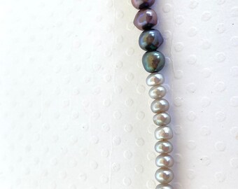 Collar de perlas genuina gris iridiscente gris claro luminiscente