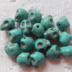 11  Turquoise Blue Halloween Veined Skull Howlite Beads  12mm