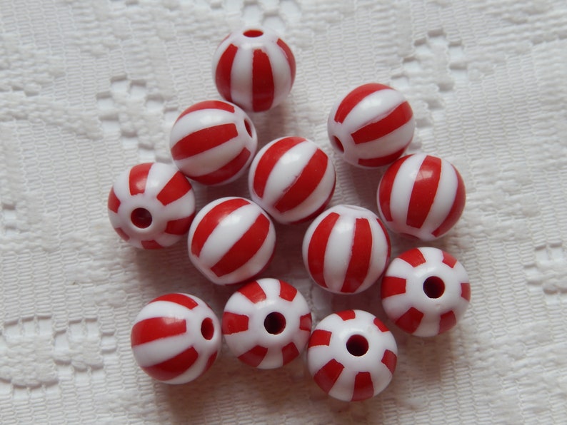 10 Round Acrylic// Resin Beads 12mm x 10mm Red