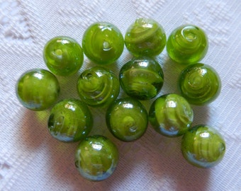 8  Lime Green Inner Swirled Round Lampwork Glass Beads  14mm