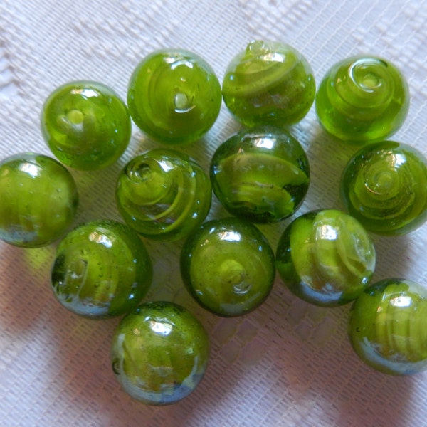 8  Lime Green Inner Swirled Round Lampwork Glass Beads  14mm