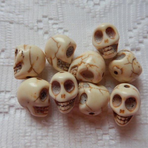 10  Natural Ivory Halloween Skull Howlite Beads  14mm